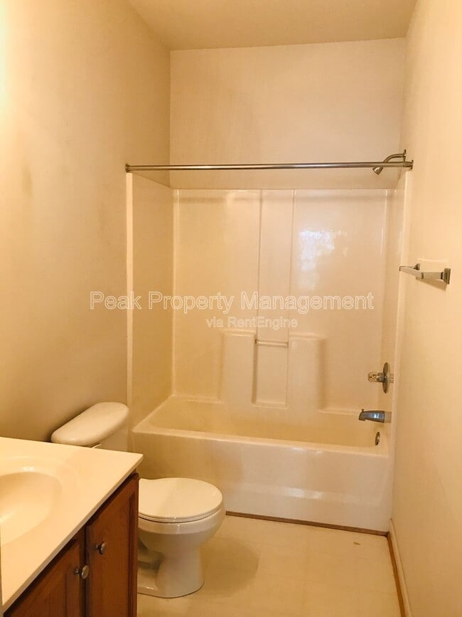 Building Photo - 1903 Elmsmere Ave