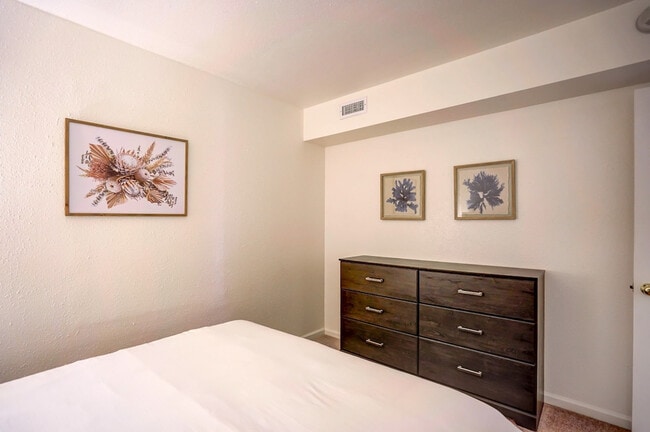 Building Photo - 8 Craig Ave