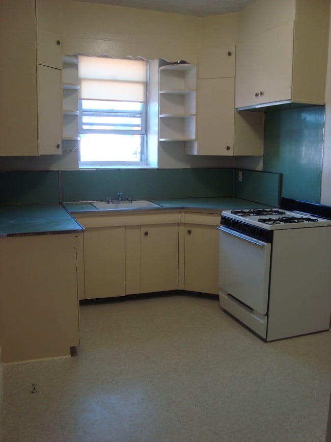 Kitchen - Broadway Manor