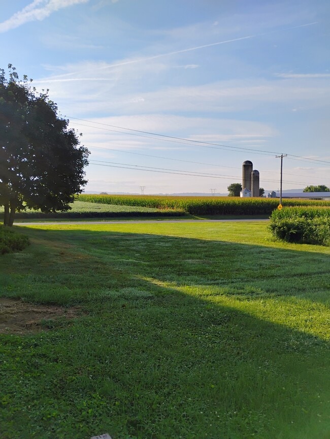 Building Photo - 325 Schoeneck Rd