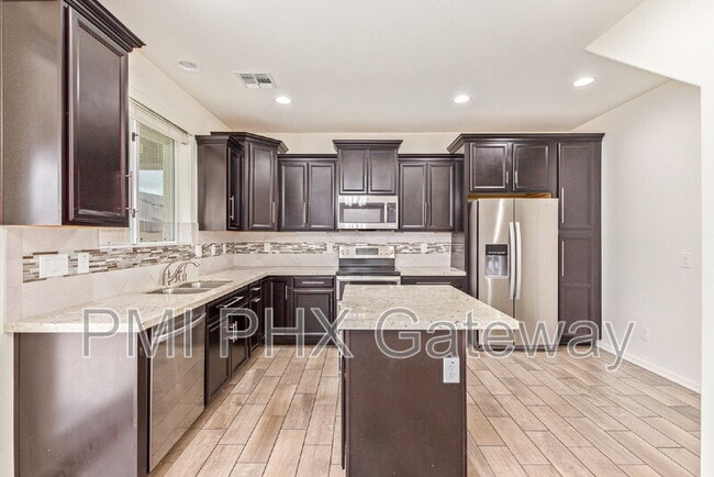 Building Photo - 735 E Constance Wy