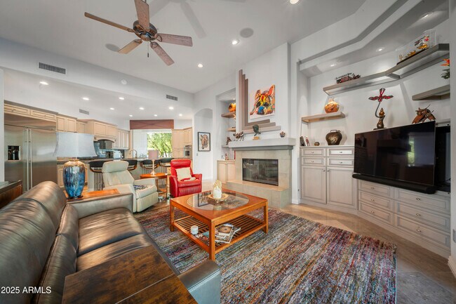 Building Photo - 8350 E Via Del Sol Dr