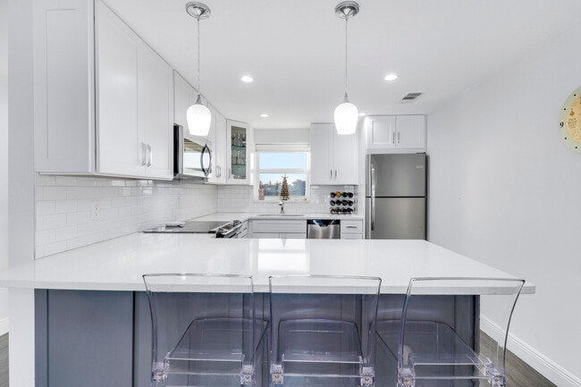 Building Photo - 52 Yacht Club Dr