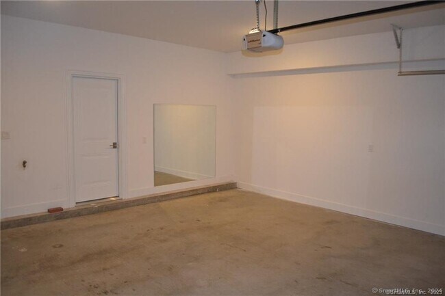 Building Photo - 2160 Kings Hwy