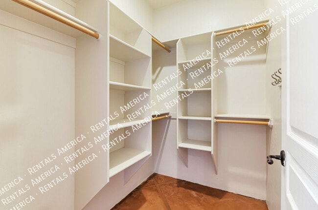 Building Photo - 1711 N Baxter Dr