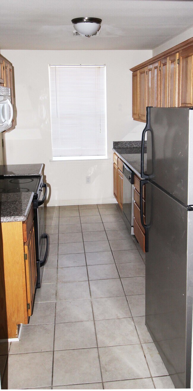 Building Photo - 8304 Palm St