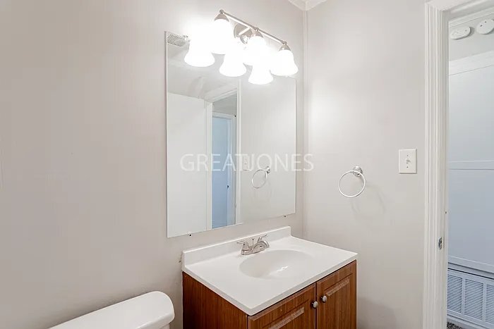 Building Photo - 4833 Delray Dr