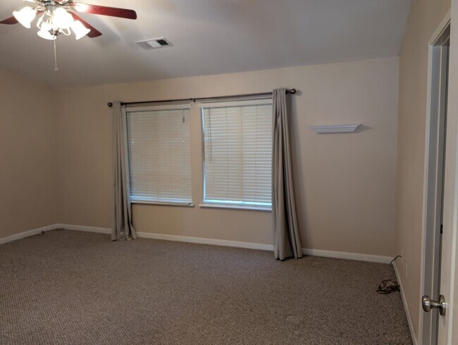 Building Photo - Nice and modern home with upgraded amenities, a wonderful floor plan, master suite, nice backyard...