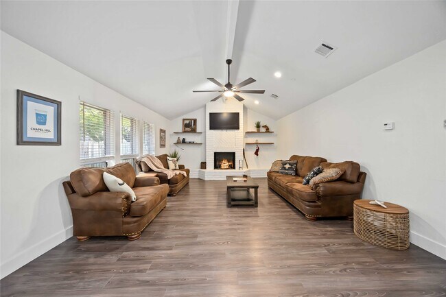 Building Photo - 22419 Deville Dr