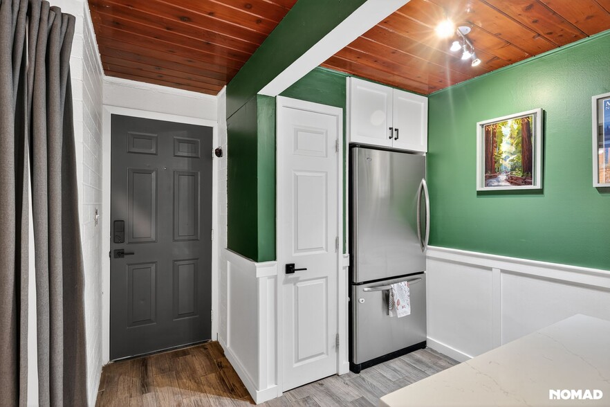 Building Photo - 1343 N High St