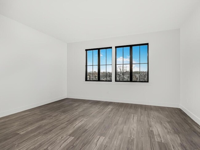 Building Photo - 322 Edwards Pl