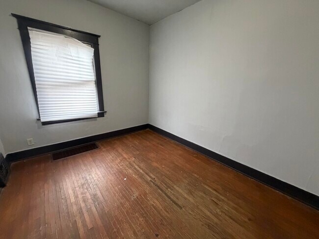 Building Photo - 129 Griffin-S