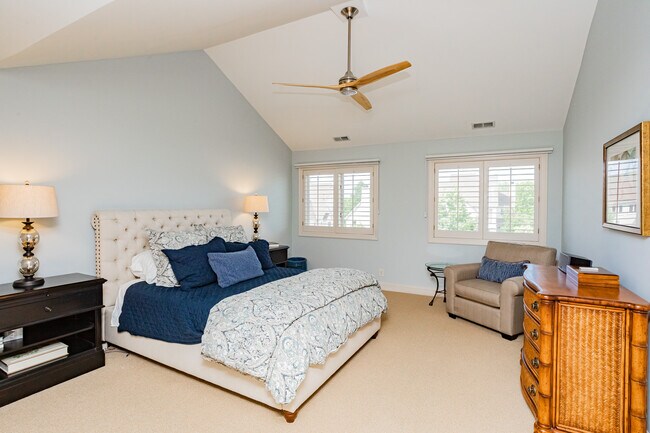 Primary Bedroom - 515 River St