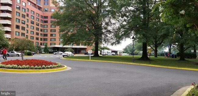 Building Photo - 1111 Arlington Blvd