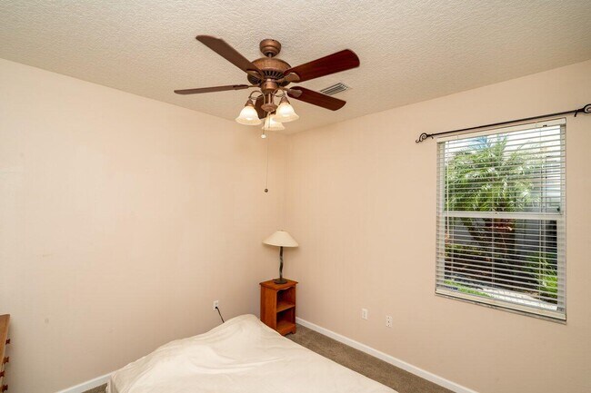 Building Photo - 732 SW Rocky Bayou Terrace