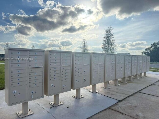 Building Photo - 410 Sequoia Dr