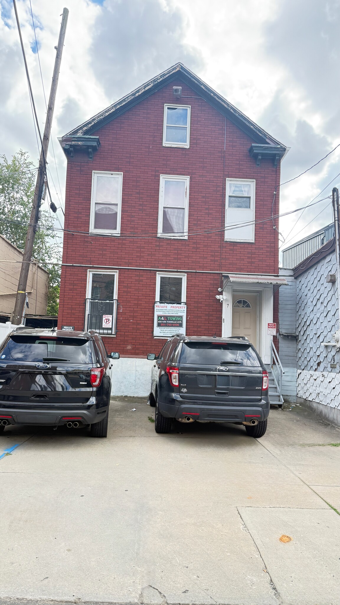 Building Photo - 7 Beacon Ave
