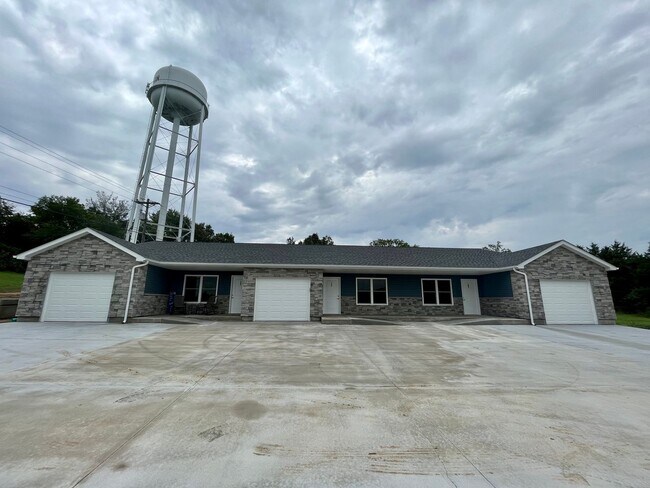 Building Photo - Wiese 141,143,145