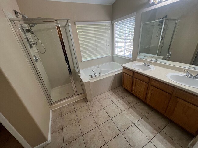 Building Photo - Stunning Home for Rent in Littleton - License #2024-BFN-0001484