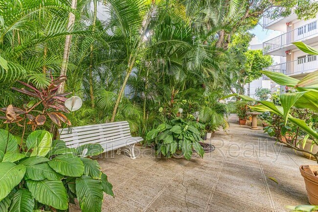 Building Photo - 1617 Ke’eaumoku St