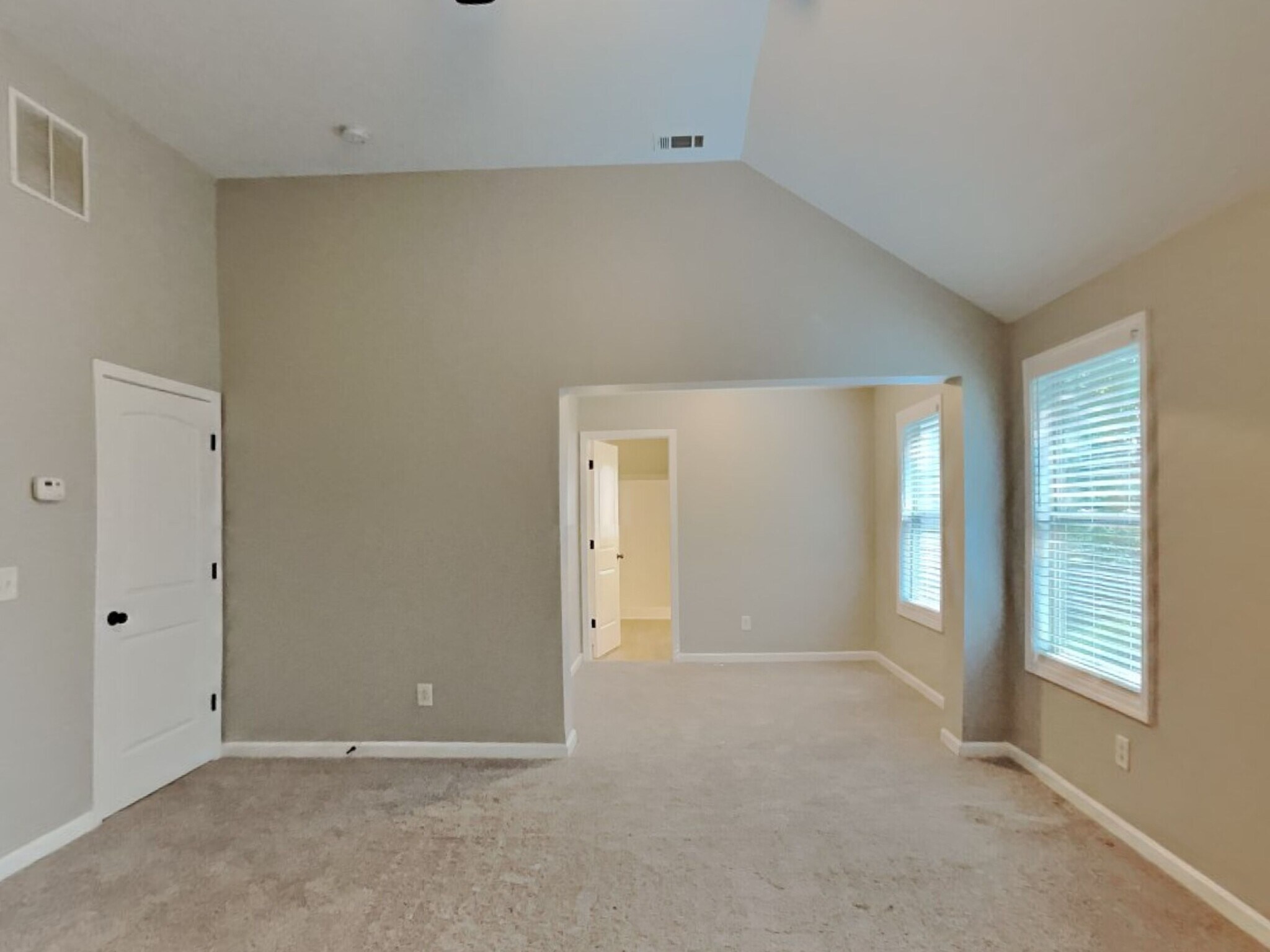 Building Photo - 400 Louise Way