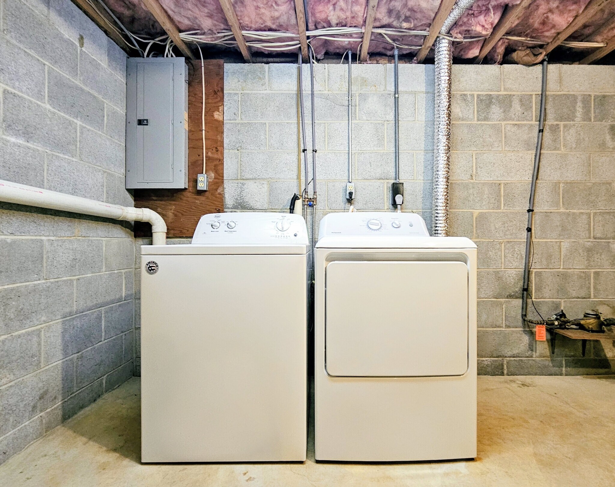 Building Photo - 160 Northwood Ct