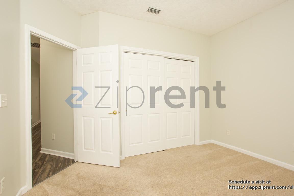 Building Photo - 909 Corsica Ln