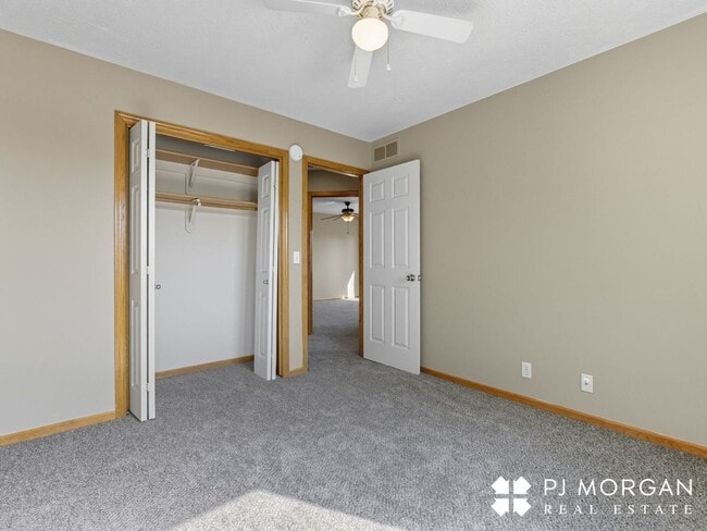 Building Photo - 3 Bedroom, 3 Bathroom - Available Immediately