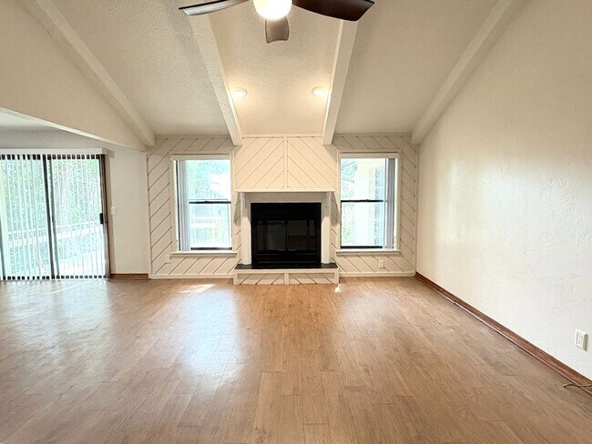 Building Photo - Beautiful 3 Bedroom Ormond Beach Townhome in The Trails!