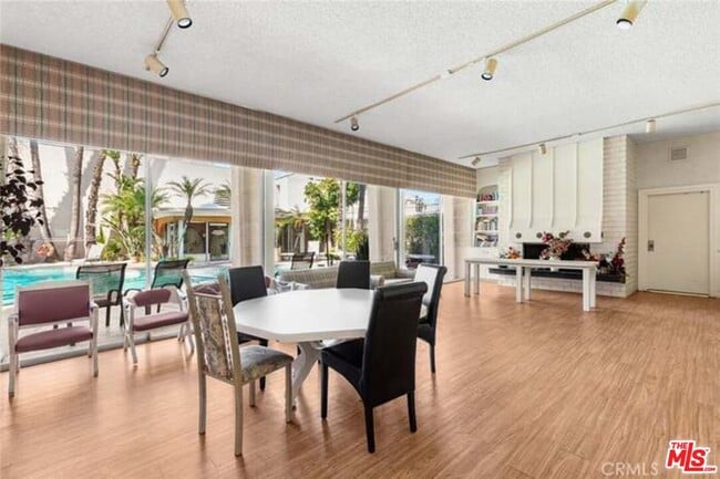 Building Photo - 5310 Lindley Ave