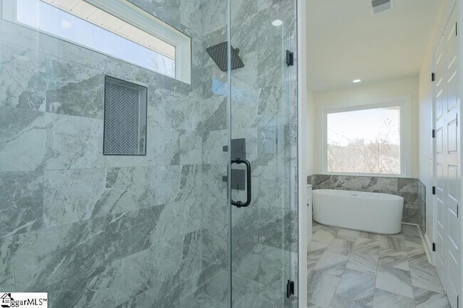 Building Photo - 105 Horseshoe Bend Rd