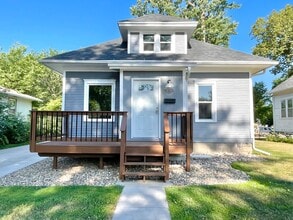 Building Photo - Newly Remodeled 2 Bed 1.5 Bath Home will Large Oversized 2-Stall Garage!