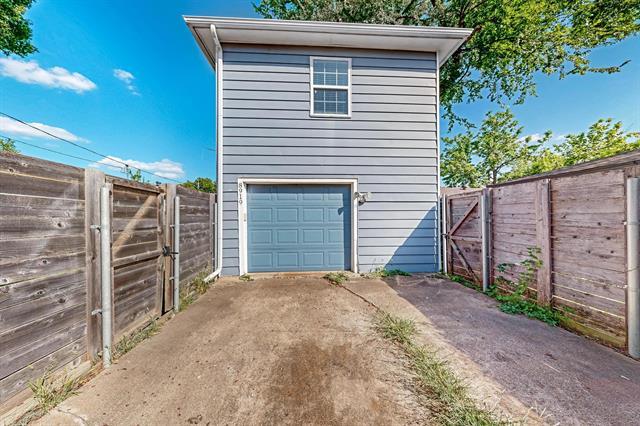 Building Photo - 8919 San Fernando Way