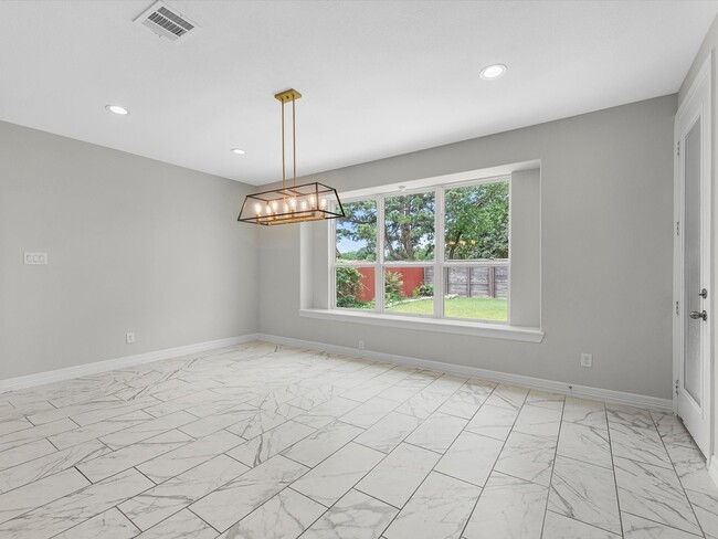 Building Photo - 2107 Jitterbug Ln
