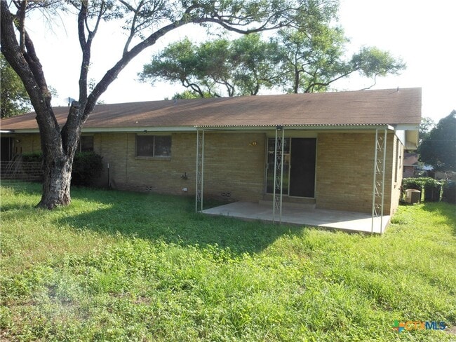 Building Photo - 1005 Wallhalla St
