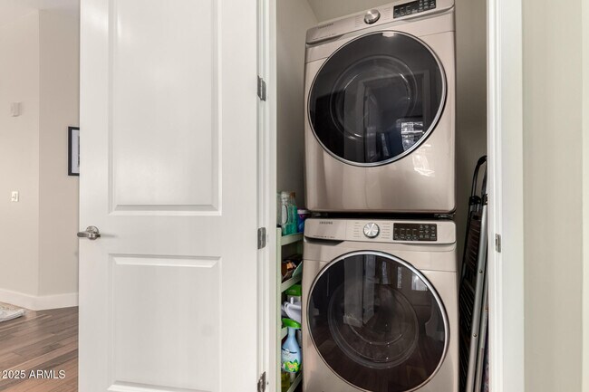 Building Photo - 7300 E Earll Dr