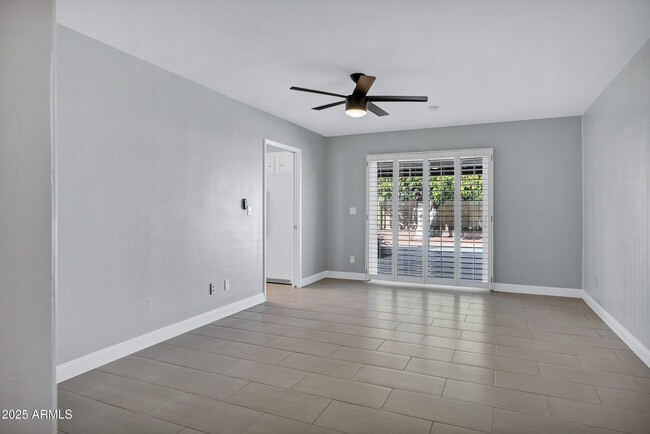 Building Photo - 8558 E Vía De Viva