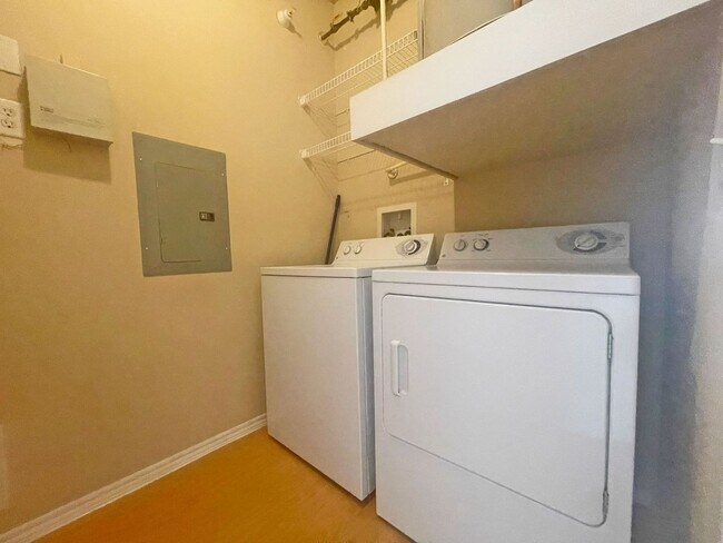 Building Photo - Sparkling Condo in Southwest Station with ...