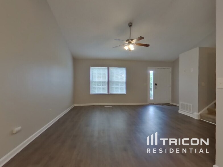 Building Photo - 64 Sweet Thorne Cir