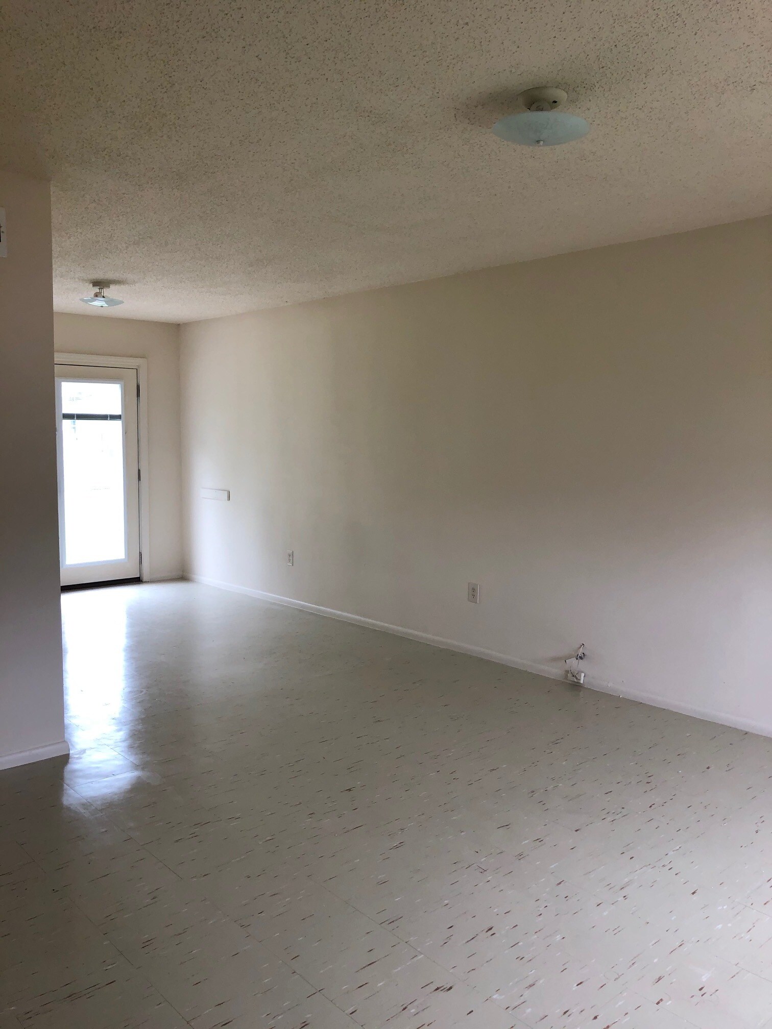 Building Photo - 112 Omega St