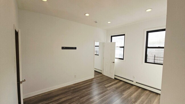 Building Photo - 1210 12th St