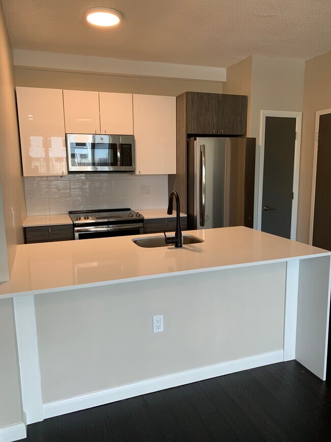 Building Photo - 33 Evergreen St