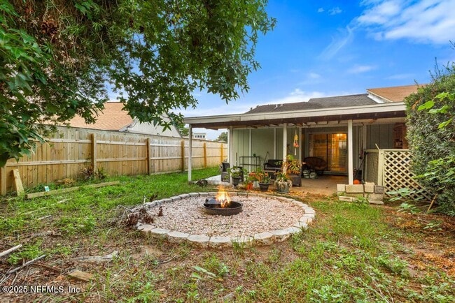 Building Photo - 2423 N Seabury Pl