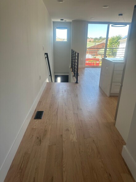 Building Photo - 62 Hillside Ave