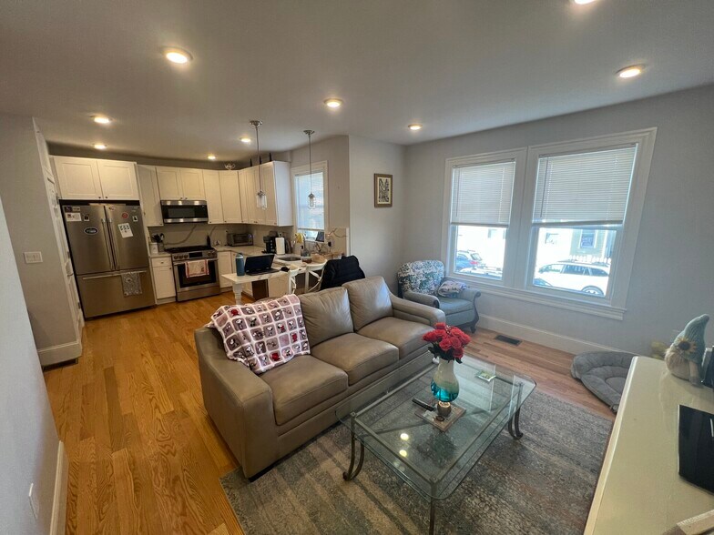 Building Photo - 73 Winchester St