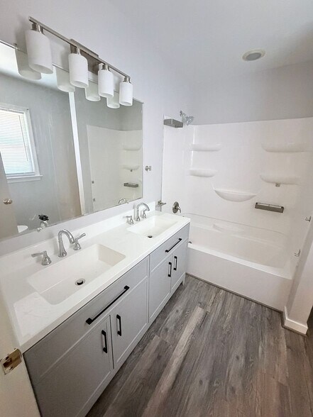 Building Photo - 2604 Tracewood Cir