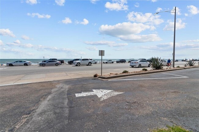Building Photo - 1522 Seawall Blvd