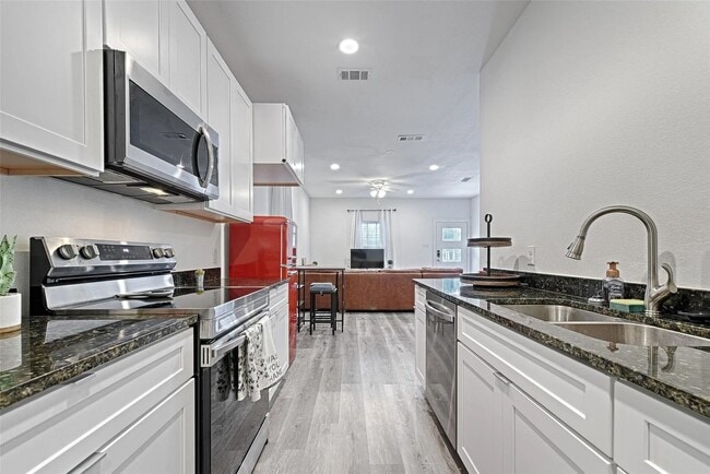 Building Photo - 2825 Farragut St
