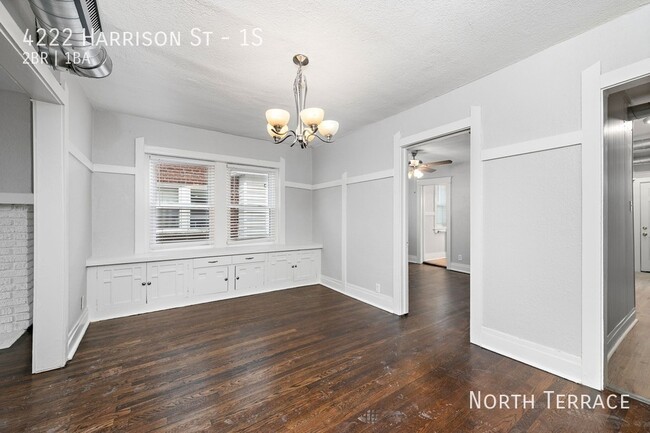 Building Photo - Renovated 1 Bedroom in Hyde Park, near Mid...