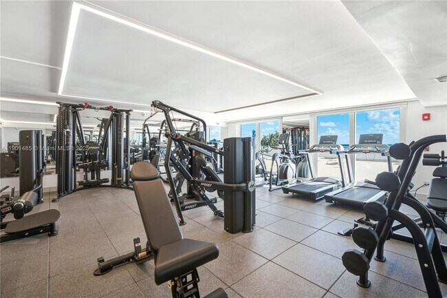 Building Photo - 345 Ocean Dr